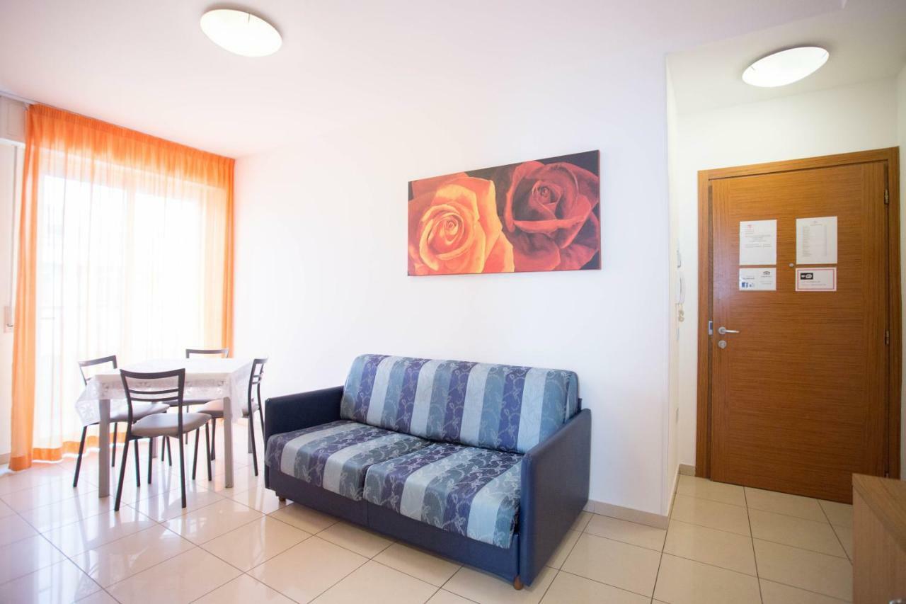 Residence Marzia Rimini Buitenkant foto